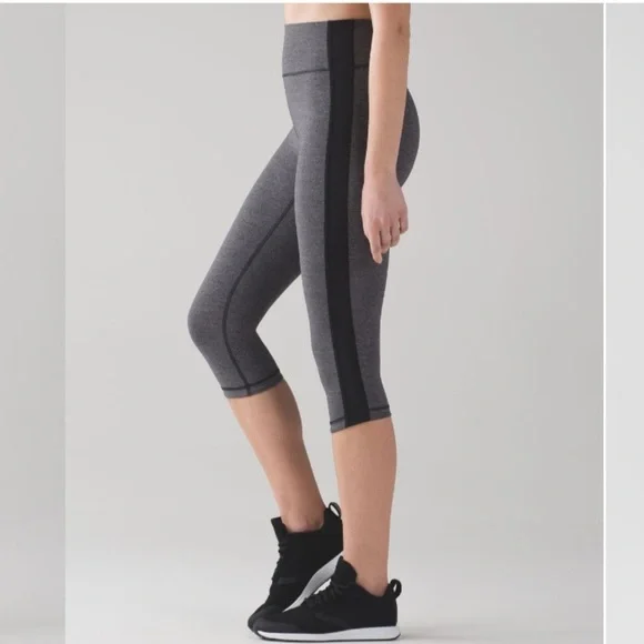 Lululemon Squad Goals Crop (17") ~Heathered Gray & Black, Size 6 - Picture 2 of 9